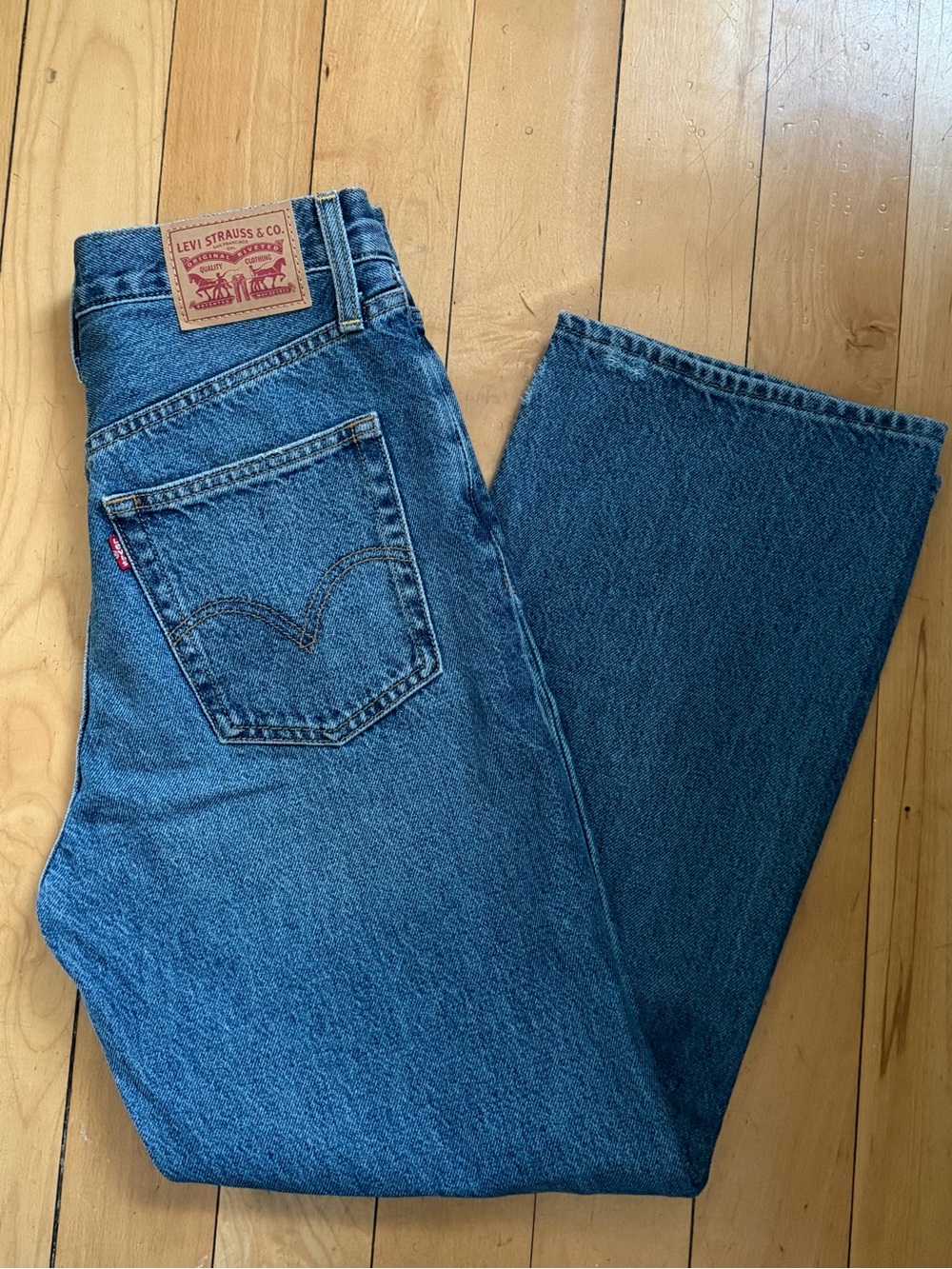 Levi’s ribcage high rise straight legs jeans